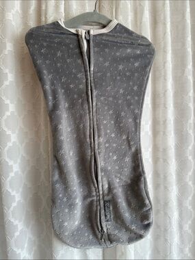 #912 SwaddleMe Gray Star Print Baby Swaddle One-Piece